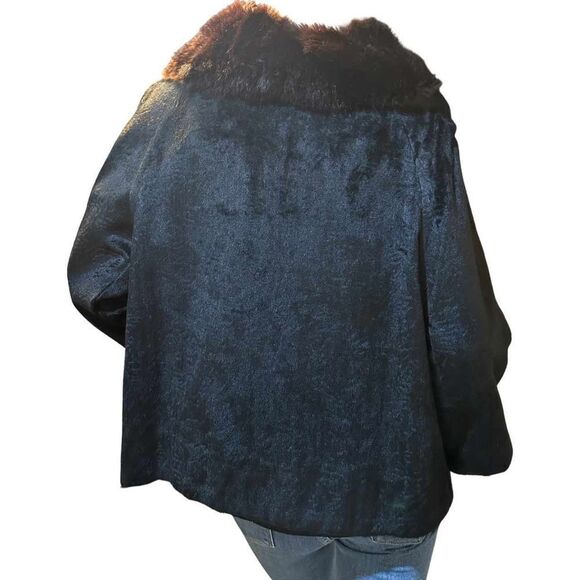 Vintage
1950s/1960s dark navy blue sculpted velour jacket. - Picture 4 of 11